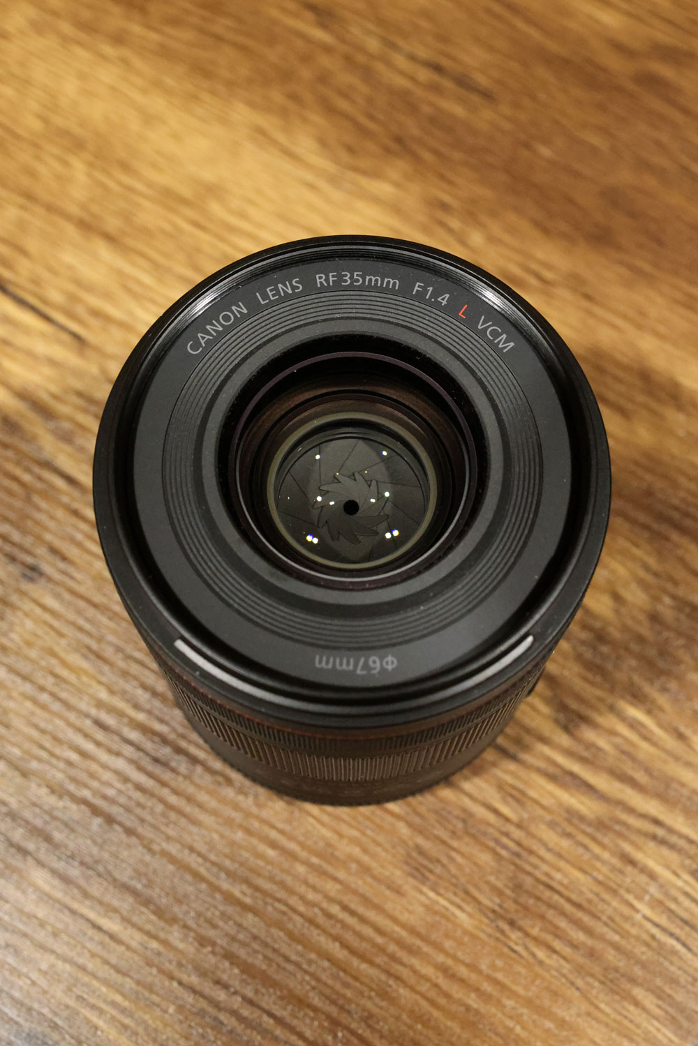 Canon RF35mm f/1.4 L VCM on wooden table