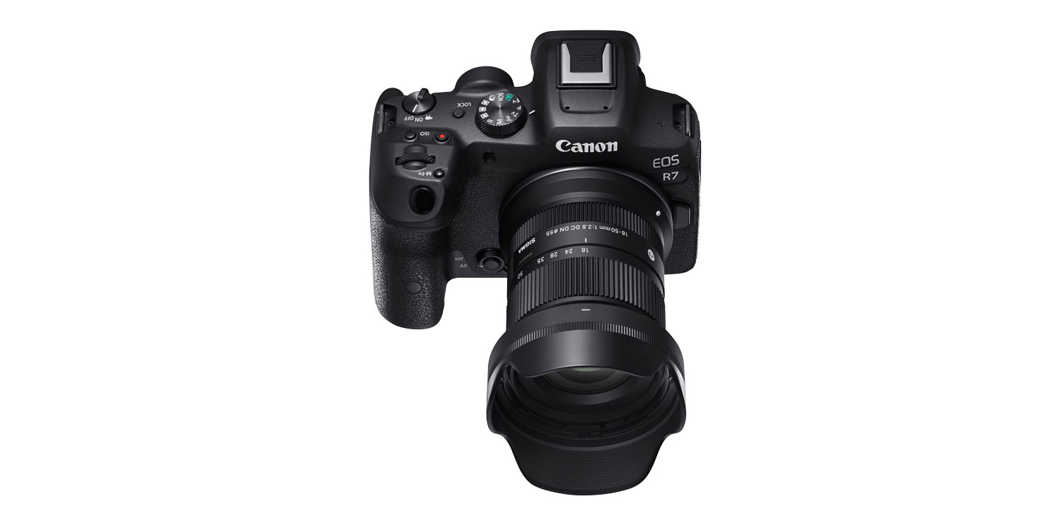 Sigma 18-50mmf/2.8 product photo on white background